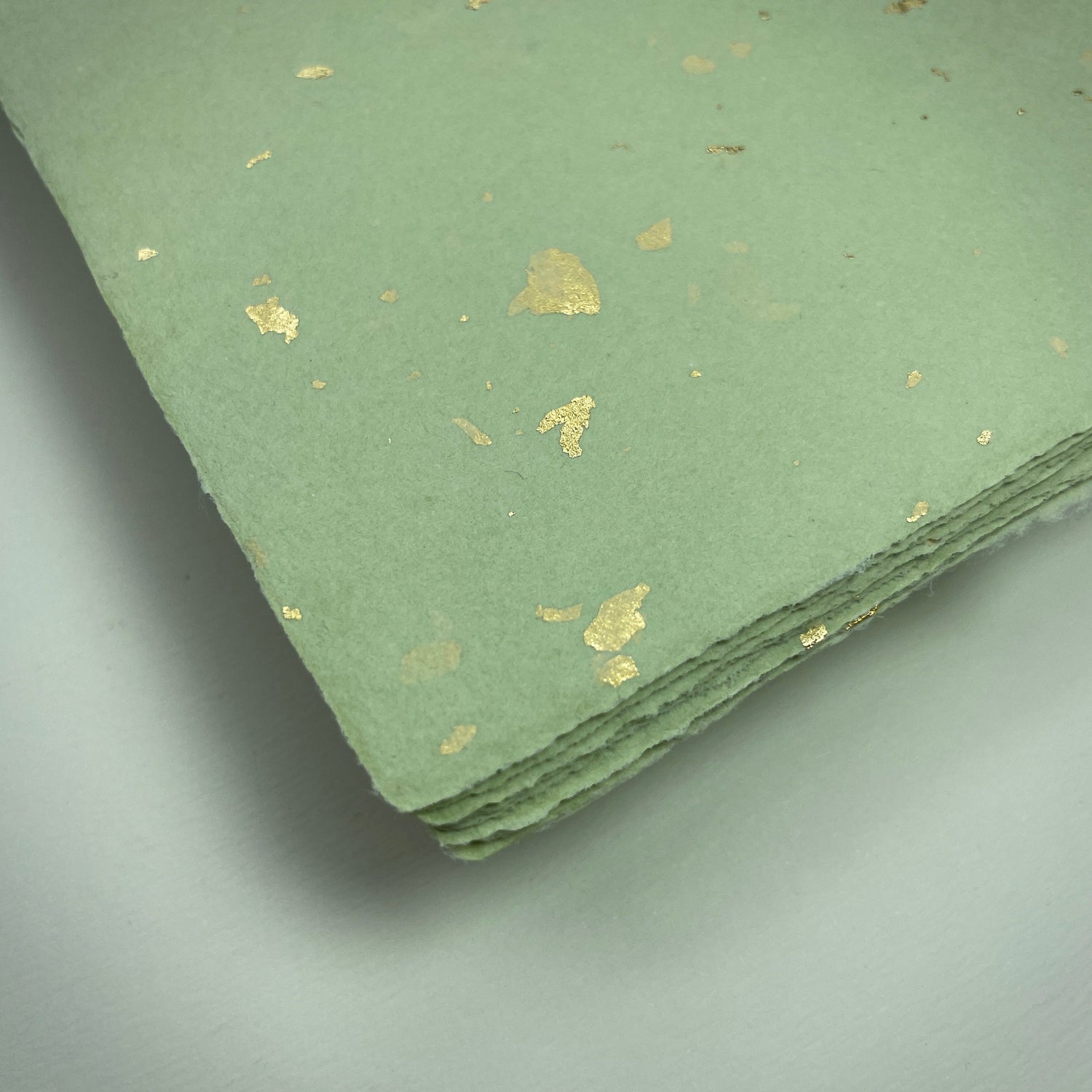 Büttenpapier matcha / Goldflocken