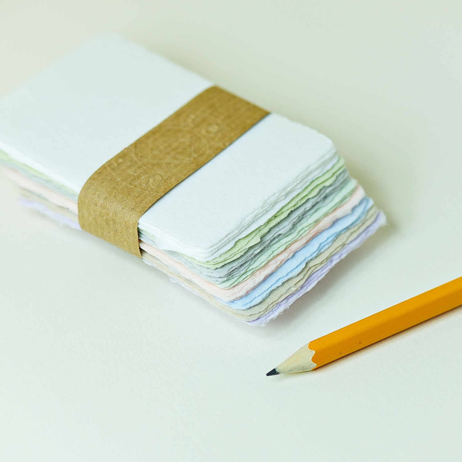 Büttenpapier nach Farben
