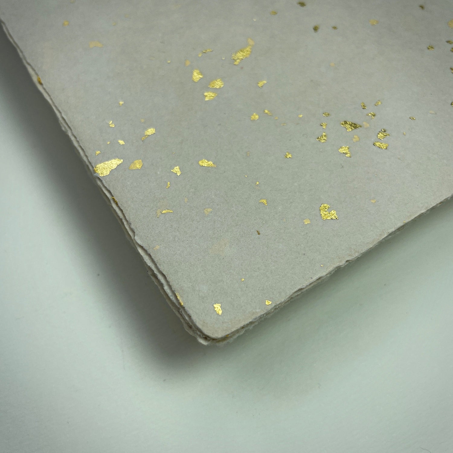 Büttenpapier sand / Goldflocken