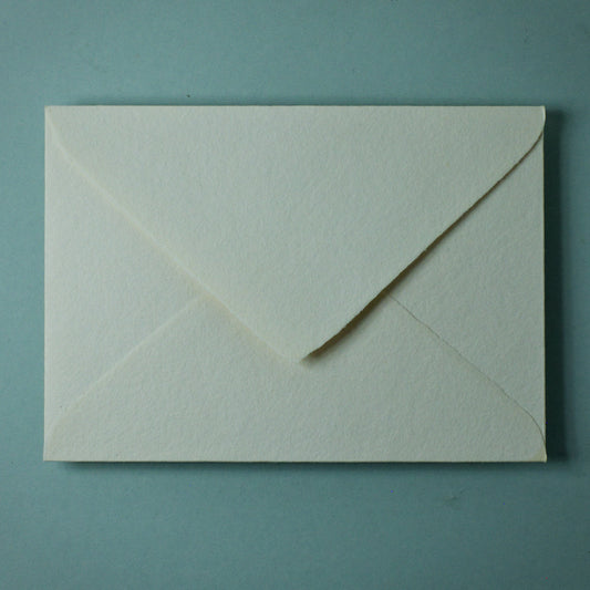 Büttenpapier-Umschlag C5 - Dreieckslasche - elfenbein