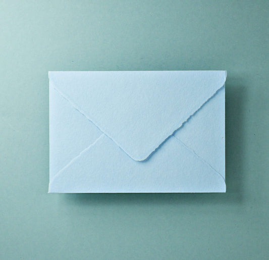 Büttenpapier-Umschlag - B6 - Dreieckslasche  - babyblau
