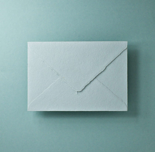 Büttenpapier-Umschlag B6 - Dreieckslasche  - lichtgrau