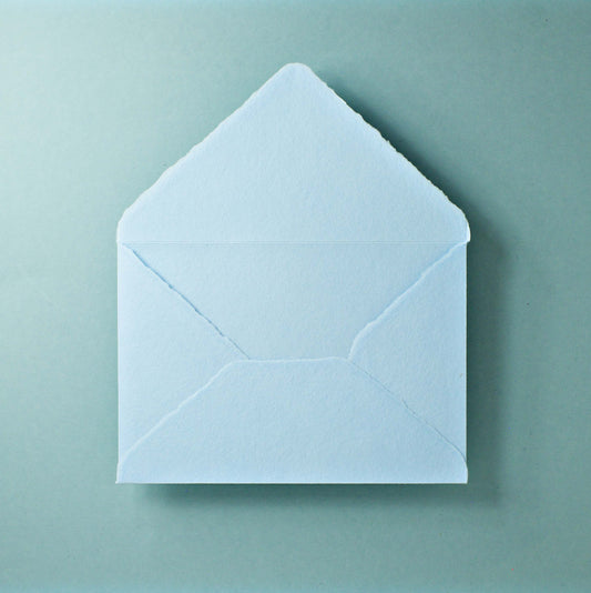 Büttenpapier-Umschlag C6 - Dreieckslasche  -  babyblau