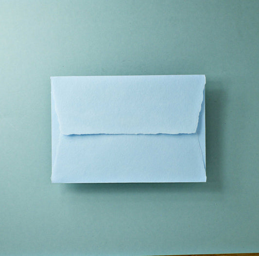 Büttenpapier-Umschlag C6 - Trapezlasche  -  babyblau